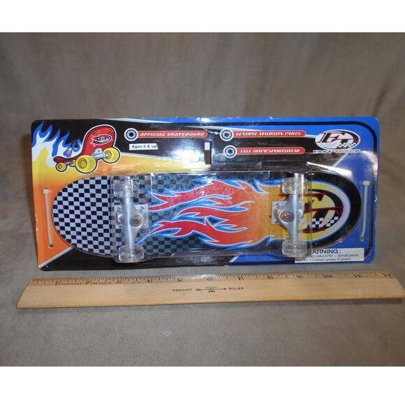 2001 Fast Track Collectible Flames Skateboard 10.5" Hand Board New/Sealed 2 - Picture 2 of 5